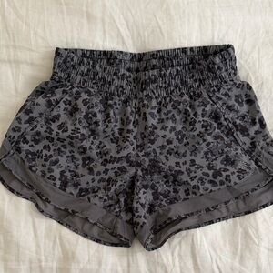 Athleta Mesh Racer Run Mid Rise 4" Short
